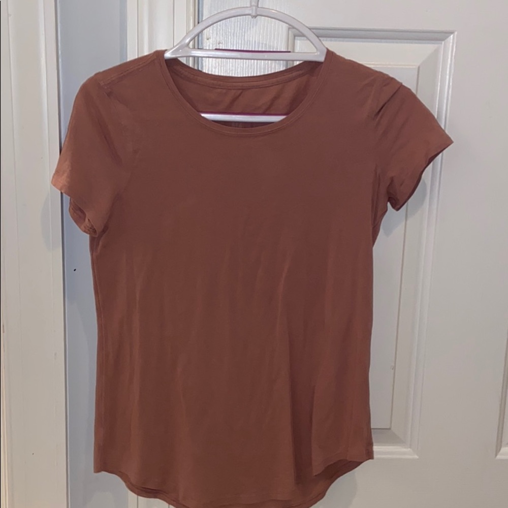 LULULEMON TOP